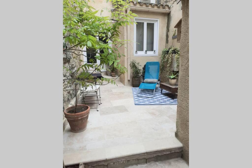 Maison De Village Avec Cour Aux Portes D'Avignon Entraigues-sur-la-Sorgue Eksteriør billede