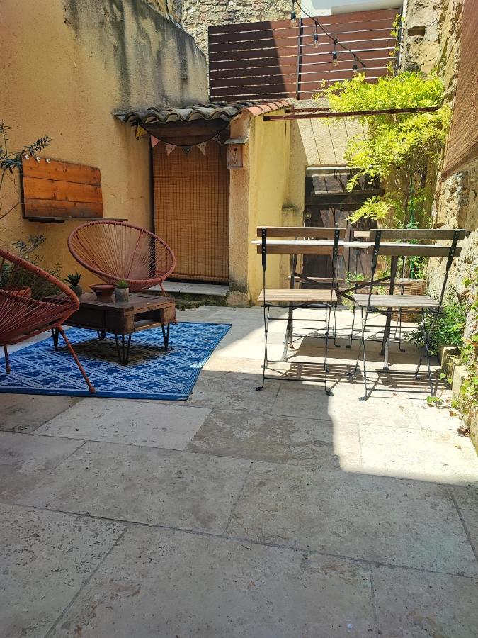 Maison De Village Avec Cour Aux Portes D'Avignon Entraigues-sur-la-Sorgue Eksteriør billede