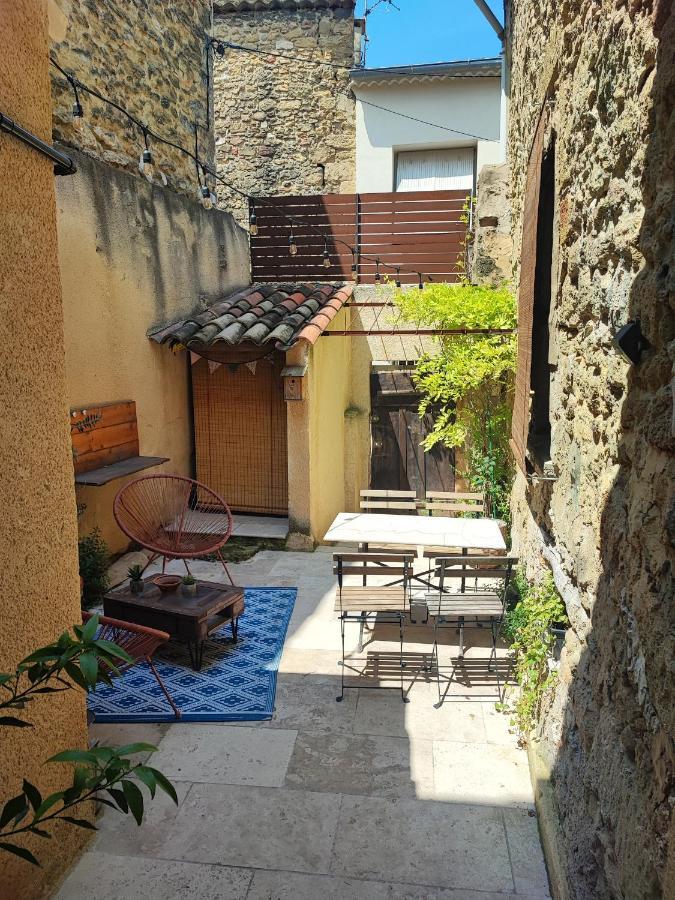 Maison De Village Avec Cour Aux Portes D'Avignon Entraigues-sur-la-Sorgue Eksteriør billede